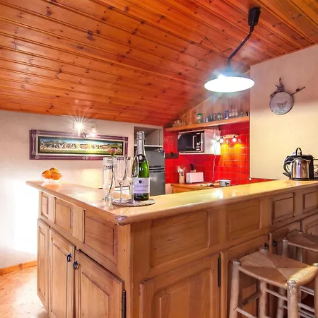 La Perseverance15 - 2br Sleeps 6 | Near Lift & Mont Blanc Views - Happy Chamonix